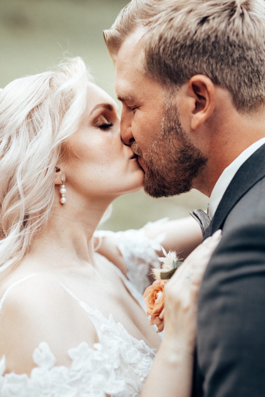 Authentische Hochzeitsfotografie mit natürlichen Momenten